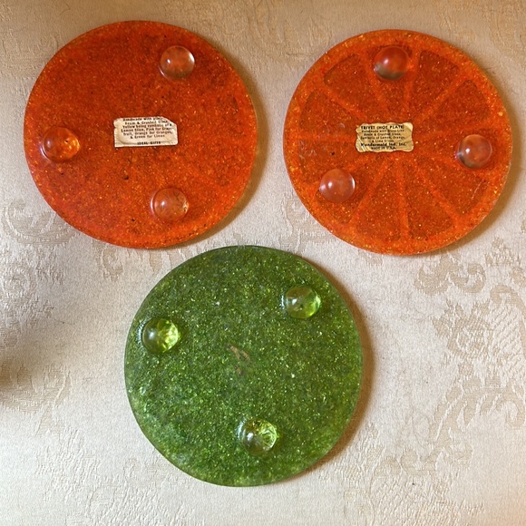 Wondermold resin and crushed glass fruit slide trivet hot plate set - Picture 3 of 14